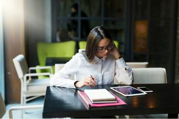 A girl working smartly on a laptop, focusing on high-priority tasks to boost productivity